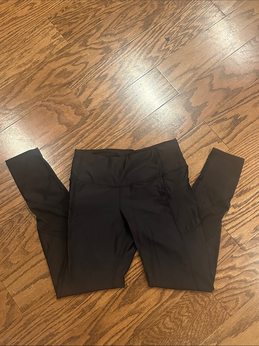High-Waist Black Performance Leggings with Side Pockets